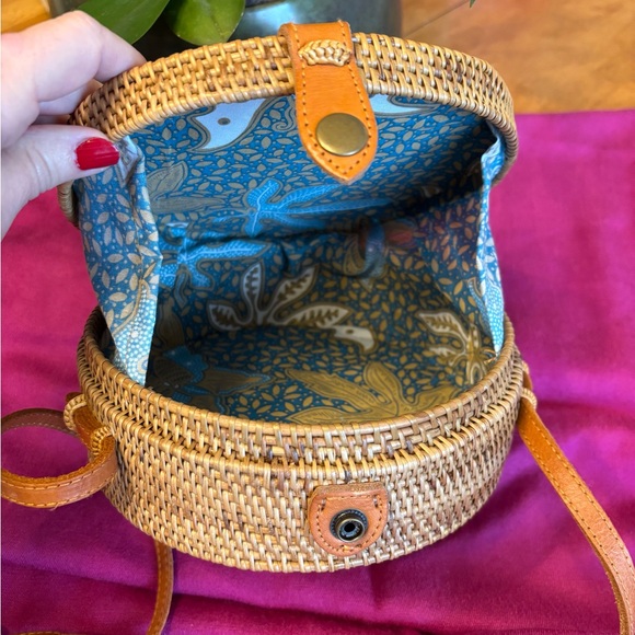 The Winding Road Round Bag- Natural Handcrafted by Balinese Women - Picture 5 of 7